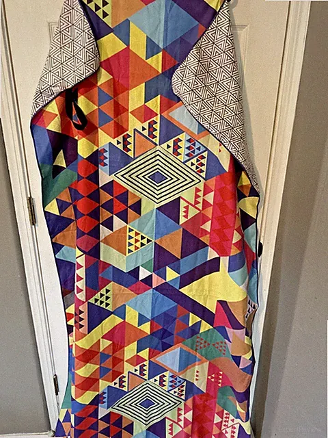 Beach Blanket 35" X 70" Multicolor Geometric Pattern Lightweight Polyester/Nylon